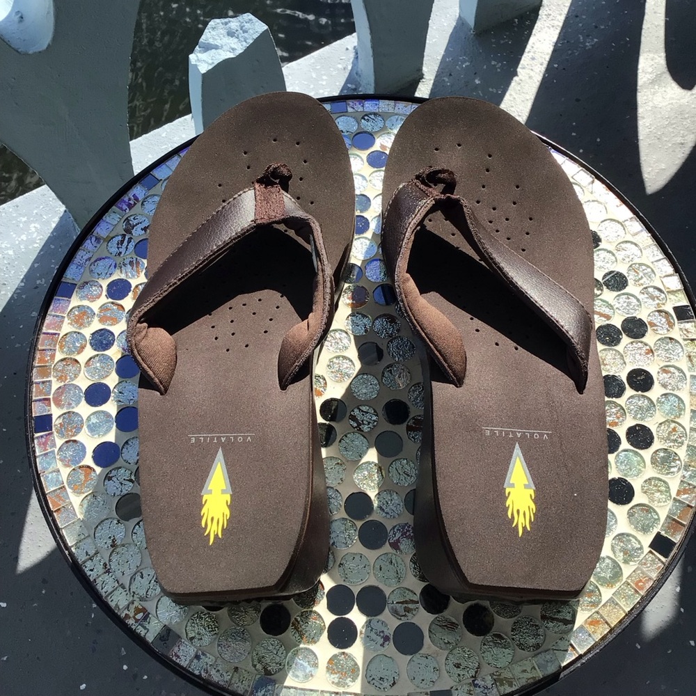 Volatile Women's Brown Wedge Thong Flip-Flop Sandals with Leather Trim Size 10